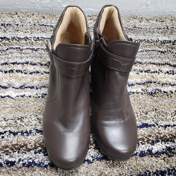 naturalizer ankle boots